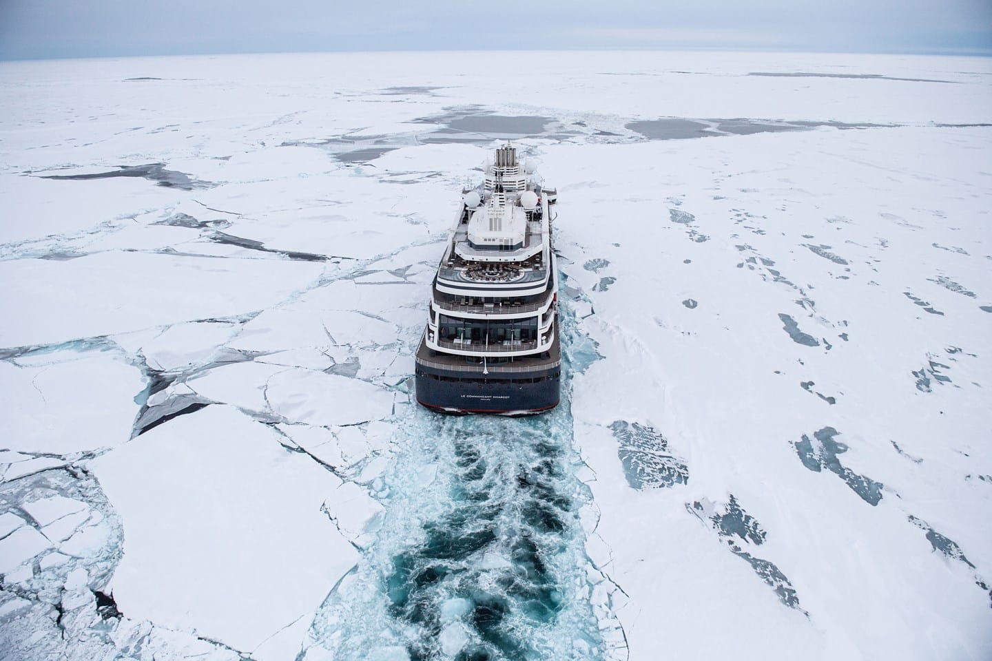 【2027 極地巔峰】晴天旅遊：正北極 90 度與北極三島，為何這場 24 日的「夏古號」遠征是唯一選擇？